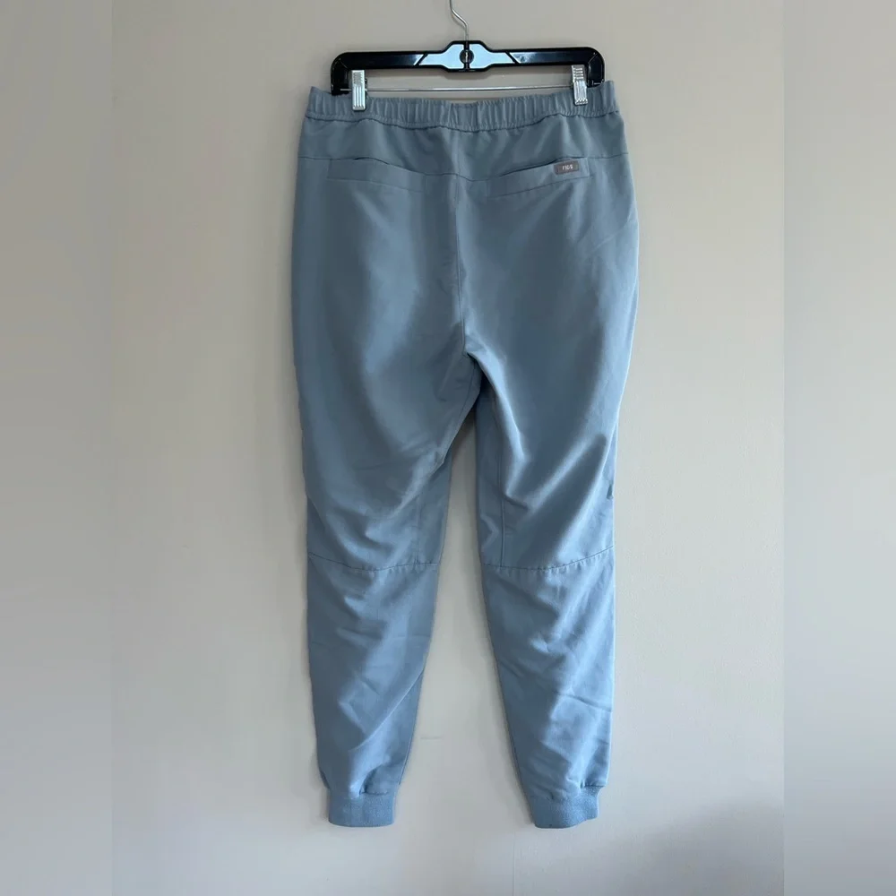 FIGS Men's Tansen Jogger Scrub Pants in Chambray PO #3040, size M